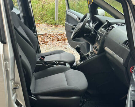 Серый Опель Зафира, объемом двигателя 1.8 л и пробегом 255 тыс. км за 5199 $, фото 41 на Automoto.ua