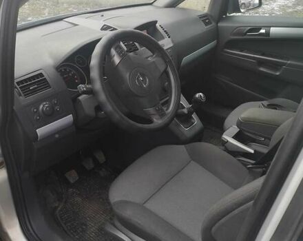 Серый Опель Зафира, объемом двигателя 2.2 л и пробегом 177 тыс. км за 7000 $, фото 3 на Automoto.ua