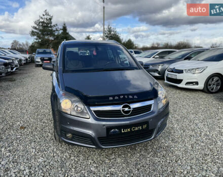 Серый Опель Зафира, объемом двигателя 2.2 л и пробегом 285 тыс. км за 4200 $, фото 3 на Automoto.ua
