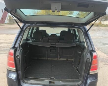 Серый Опель Зафира, объемом двигателя 1.9 л и пробегом 345 тыс. км за 2400 $, фото 6 на Automoto.ua