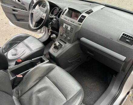 Серый Опель Зафира, объемом двигателя 1.9 л и пробегом 280 тыс. км за 3250 $, фото 15 на Automoto.ua