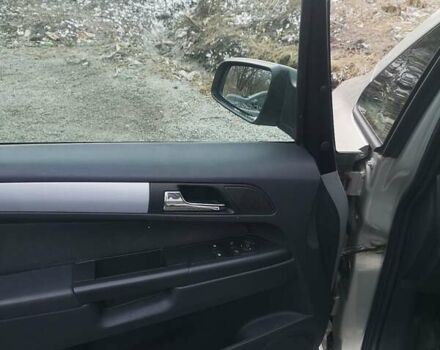 Серый Опель Зафира, объемом двигателя 2.2 л и пробегом 177 тыс. км за 7000 $, фото 2 на Automoto.ua