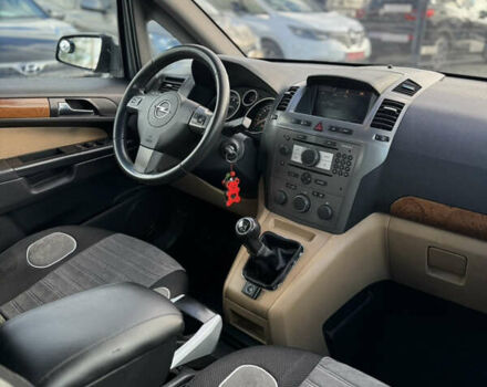 Серый Опель Зафира, объемом двигателя 2.2 л и пробегом 285 тыс. км за 4200 $, фото 28 на Automoto.ua