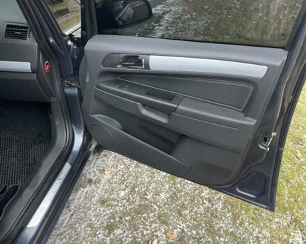 Серый Опель Зафира, объемом двигателя 2.2 л и пробегом 215 тыс. км за 8200 $, фото 42 на Automoto.ua