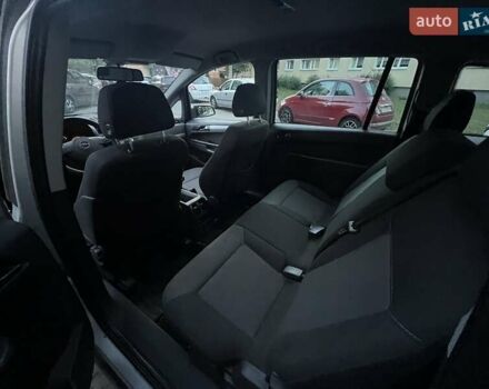 Серый Опель Зафира, объемом двигателя 1.9 л и пробегом 270 тыс. км за 6000 $, фото 8 на Automoto.ua
