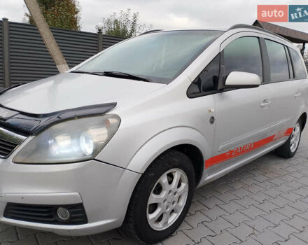 Серый Опель Зафира, объемом двигателя 1.8 л и пробегом 222 тыс. км за 3750 $, фото 3 на Automoto.ua