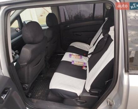 Серый Опель Зафира, объемом двигателя 1.6 л и пробегом 203 тыс. км за 4650 $, фото 4 на Automoto.ua