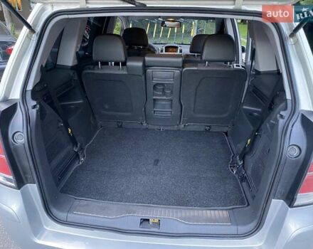 Серый Опель Зафира, объемом двигателя 1.9 л и пробегом 284 тыс. км за 6500 $, фото 4 на Automoto.ua