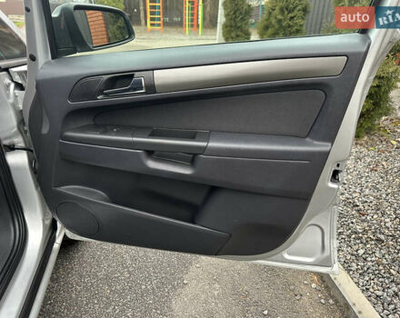 Серый Опель Зафира, объемом двигателя 1.6 л и пробегом 217 тыс. км за 5950 $, фото 57 на Automoto.ua