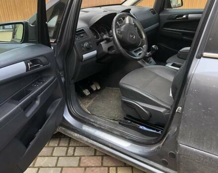 Серый Опель Зафира, объемом двигателя 1.9 л и пробегом 228 тыс. км за 5700 $, фото 1 на Automoto.ua