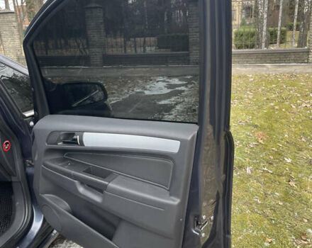 Серый Опель Зафира, объемом двигателя 2.2 л и пробегом 215 тыс. км за 8200 $, фото 43 на Automoto.ua