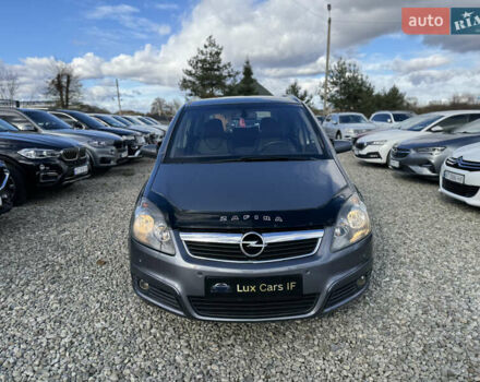 Серый Опель Зафира, объемом двигателя 2.2 л и пробегом 285 тыс. км за 4200 $, фото 4 на Automoto.ua