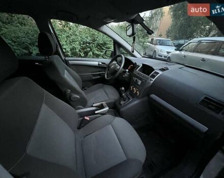 Серый Опель Зафира, объемом двигателя 1.9 л и пробегом 270 тыс. км за 6000 $, фото 6 на Automoto.ua