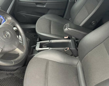 Серый Опель Зафира, объемом двигателя 2.2 л и пробегом 215 тыс. км за 8200 $, фото 33 на Automoto.ua