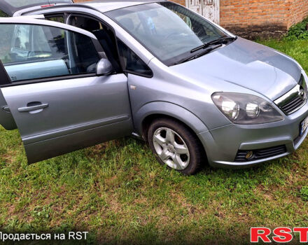Серый Опель Зафира, объемом двигателя 1.6 л и пробегом 323 тыс. км за 4100 $, фото 2 на Automoto.ua