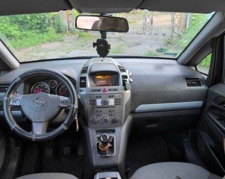 Серый Опель Зафира, объемом двигателя 1.9 л и пробегом 372 тыс. км за 2800 $, фото 7 на Automoto.ua