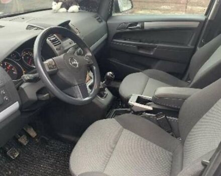 Серый Опель Зафира, объемом двигателя 1.6 л и пробегом 269 тыс. км за 5350 $, фото 4 на Automoto.ua