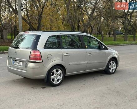 Серый Опель Зафира, объемом двигателя 1.8 л и пробегом 327 тыс. км за 4100 $, фото 3 на Automoto.ua