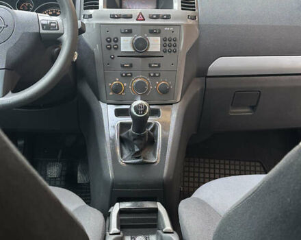 Серый Опель Зафира, объемом двигателя 1.8 л и пробегом 255 тыс. км за 5199 $, фото 35 на Automoto.ua