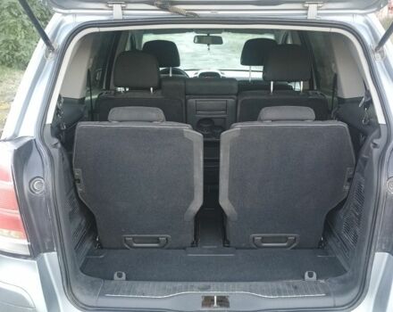 Серый Опель Зафира, объемом двигателя 1.9 л и пробегом 277 тыс. км за 5700 $, фото 1 на Automoto.ua