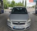 Серый Опель Зафира, объемом двигателя 1.8 л и пробегом 210 тыс. км за 5600 $, фото 1 на Automoto.ua
