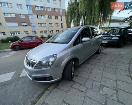 Серый Опель Зафира, объемом двигателя 1.9 л и пробегом 270 тыс. км за 6000 $, фото 4 на Automoto.ua