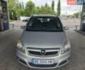 Серый Опель Зафира, объемом двигателя 1.8 л и пробегом 210 тыс. км за 5600 $, фото 1 на Automoto.ua