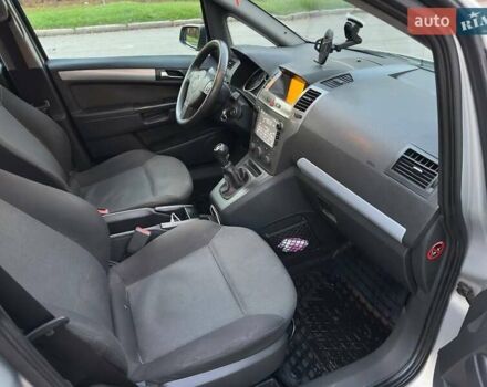 Серый Опель Зафира, объемом двигателя 1.8 л и пробегом 327 тыс. км за 4100 $, фото 9 на Automoto.ua