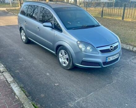 Серый Опель Зафира, объемом двигателя 1.6 л и пробегом 300 тыс. км за 5200 $, фото 2 на Automoto.ua