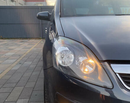 Серый Опель Зафира, объемом двигателя 1.8 л и пробегом 217 тыс. км за 5600 $, фото 12 на Automoto.ua