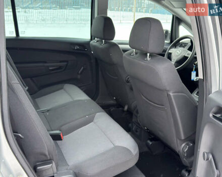 Сірий Опель Зафіра, об'ємом двигуна 1.6 л та пробігом 237 тис. км за 6000 $, фото 74 на Automoto.ua