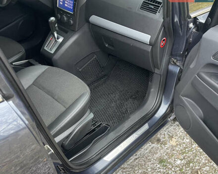 Серый Опель Зафира, объемом двигателя 2.2 л и пробегом 215 тыс. км за 8200 $, фото 39 на Automoto.ua