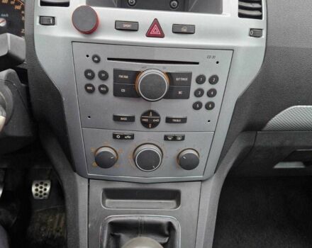 Серый Опель Зафира, объемом двигателя 1.9 л и пробегом 220 тыс. км за 3500 $, фото 4 на Automoto.ua