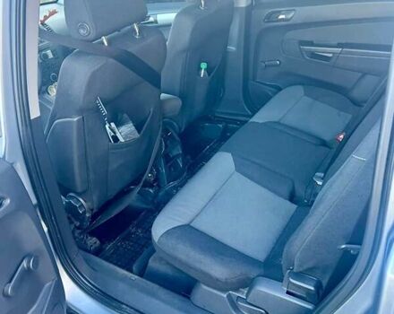 Серый Опель Зафира, объемом двигателя 1.6 л и пробегом 300 тыс. км за 5200 $, фото 6 на Automoto.ua