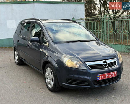 Серый Опель Зафира, объемом двигателя 1.8 л и пробегом 196 тыс. км за 5490 $, фото 1 на Automoto.ua
