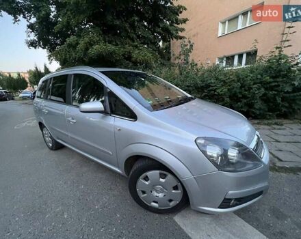 Серый Опель Зафира, объемом двигателя 1.9 л и пробегом 270 тыс. км за 6000 $, фото 1 на Automoto.ua