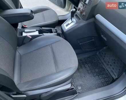 Серый Опель Зафира, объемом двигателя 1.9 л и пробегом 284 тыс. км за 6500 $, фото 11 на Automoto.ua