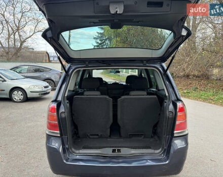 Серый Опель Зафира, объемом двигателя 1.8 л и пробегом 196 тыс. км за 5490 $, фото 18 на Automoto.ua