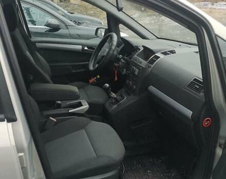 Серый Опель Зафира, объемом двигателя 2.2 л и пробегом 177 тыс. км за 7000 $, фото 9 на Automoto.ua