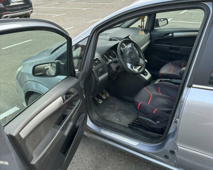 Серый Опель Зафира, объемом двигателя 1.9 л и пробегом 404 тыс. км за 2250 $, фото 4 на Automoto.ua