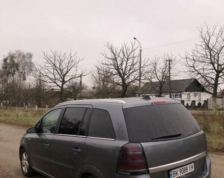 Серый Опель Зафира, объемом двигателя 1.9 л и пробегом 300 тыс. км за 4950 $, фото 6 на Automoto.ua