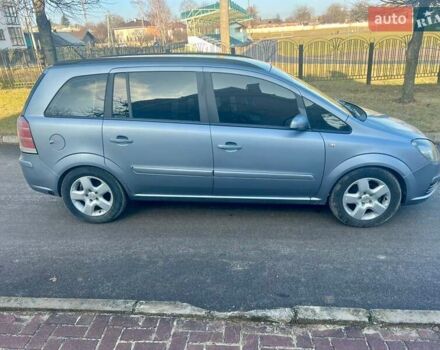 Серый Опель Зафира, объемом двигателя 1.6 л и пробегом 300 тыс. км за 5200 $, фото 3 на Automoto.ua