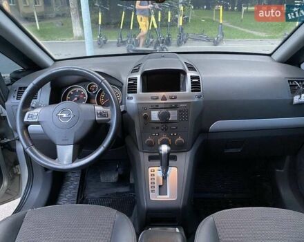 Серый Опель Зафира, объемом двигателя 1.9 л и пробегом 284 тыс. км за 6500 $, фото 6 на Automoto.ua