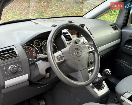 Серый Опель Зафира, объемом двигателя 1.8 л и пробегом 196 тыс. км за 5490 $, фото 4 на Automoto.ua