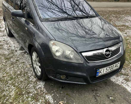 Серый Опель Зафира, объемом двигателя 2.2 л и пробегом 215 тыс. км за 8200 $, фото 4 на Automoto.ua