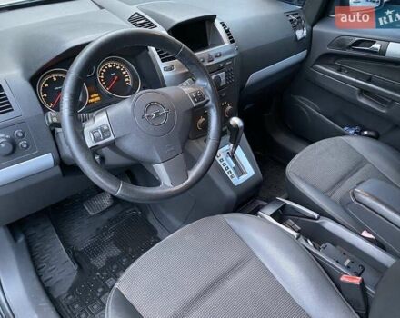 Серый Опель Зафира, объемом двигателя 1.9 л и пробегом 284 тыс. км за 6500 $, фото 1 на Automoto.ua