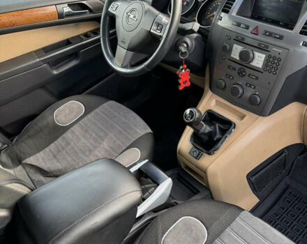 Серый Опель Зафира, объемом двигателя 2.2 л и пробегом 285 тыс. км за 4200 $, фото 23 на Automoto.ua