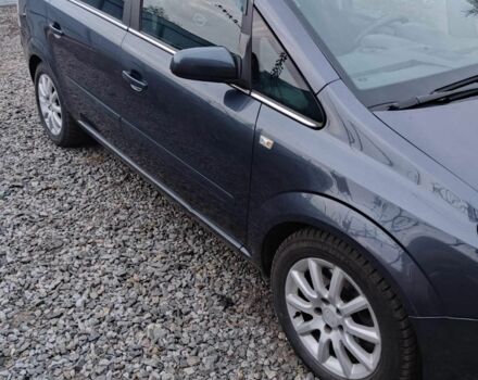 Серый Опель Зафира, объемом двигателя 1.9 л и пробегом 254 тыс. км за 5200 $, фото 1 на Automoto.ua