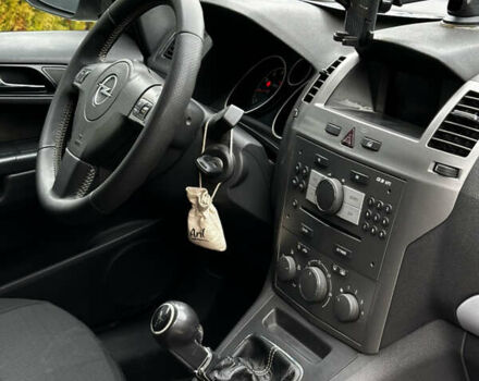 Серый Опель Зафира, объемом двигателя 1.6 л и пробегом 342 тыс. км за 6500 $, фото 13 на Automoto.ua