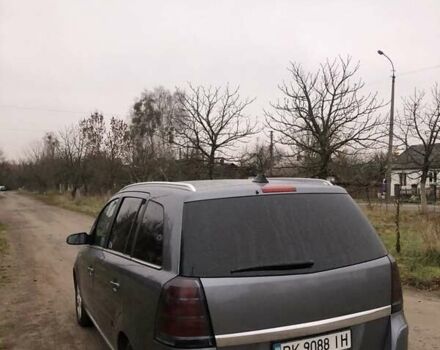 Серый Опель Зафира, объемом двигателя 1.9 л и пробегом 300 тыс. км за 4950 $, фото 12 на Automoto.ua